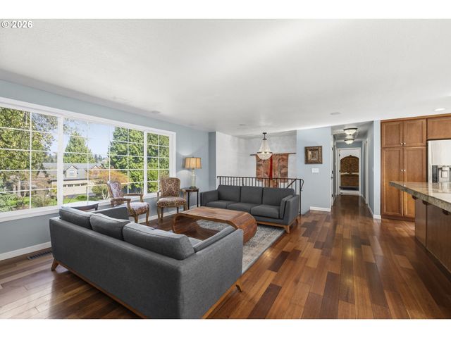 3972 CALAROGA Dr, West Linn, OR 97068