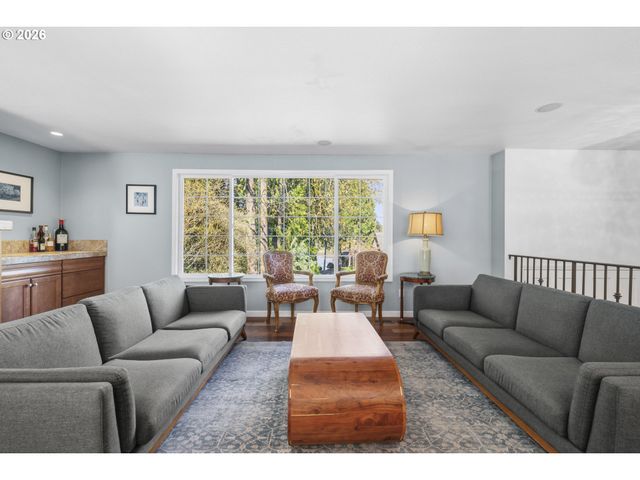 3972 CALAROGA Dr, West Linn, OR 97068