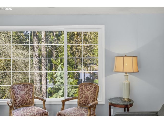 3972 CALAROGA Dr, West Linn, OR 97068