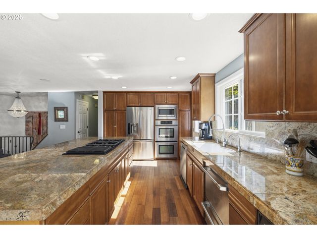 3972 CALAROGA Dr, West Linn, OR 97068