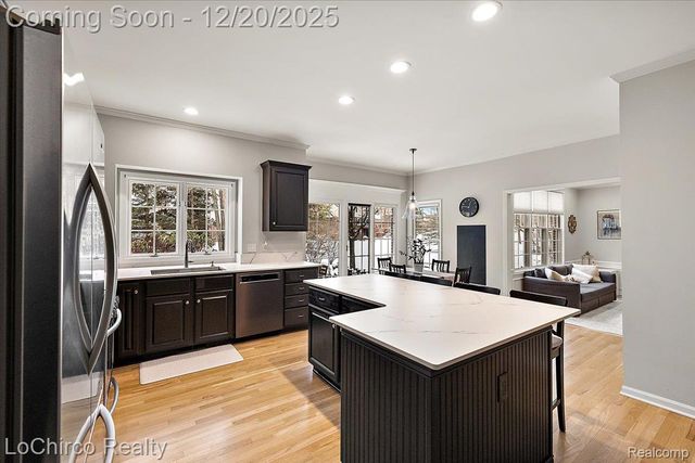 1908 Beaver Creek Drive, Rochester, MI 48307