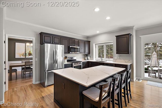 1908 Beaver Creek Drive, Rochester, MI 48307