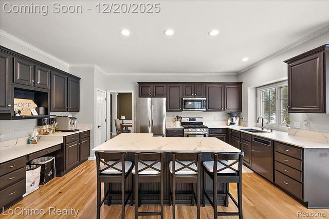 1908 Beaver Creek Drive, Rochester, MI 48307