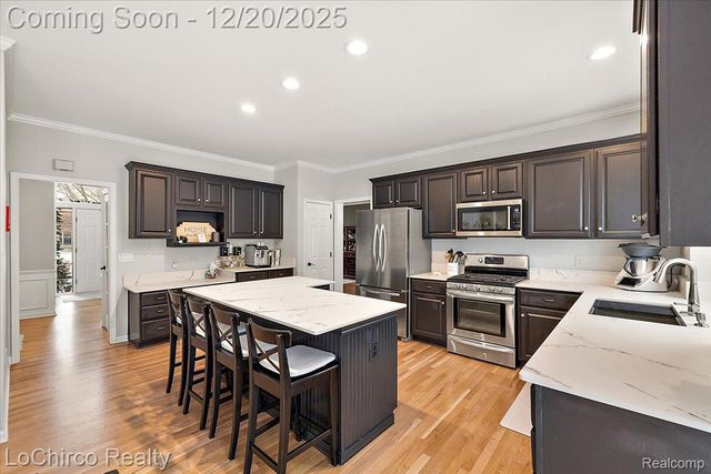 1908 Beaver Creek Drive, Rochester, MI 48307