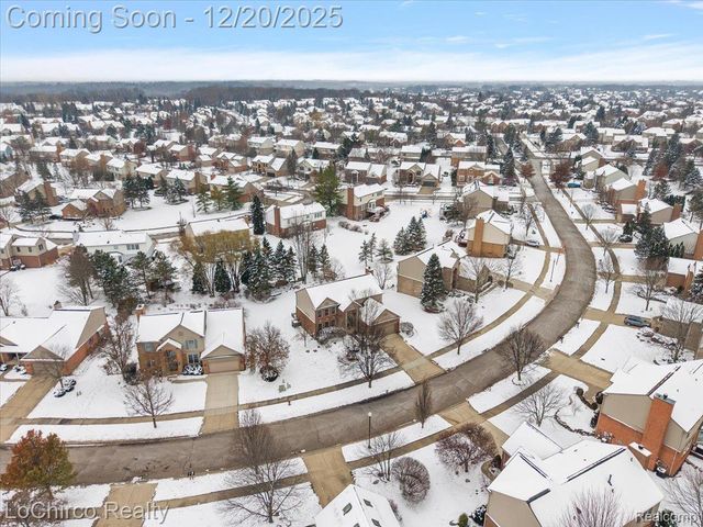 1908 Beaver Creek Drive, Rochester, MI 48307