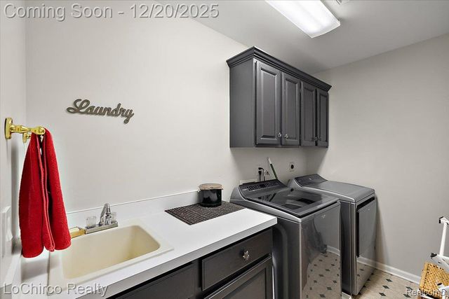 1908 Beaver Creek Drive, Rochester, MI 48307