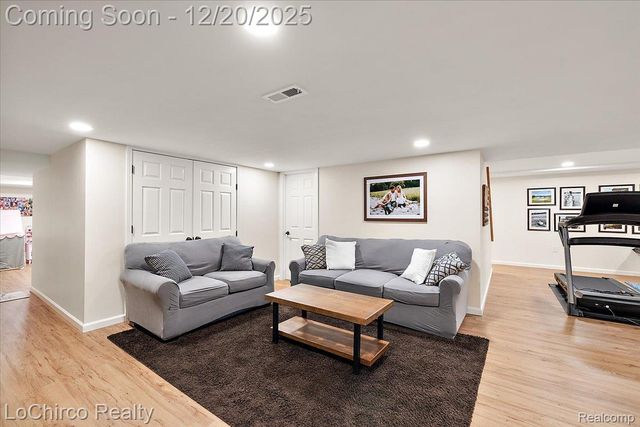 1908 Beaver Creek Drive, Rochester, MI 48307