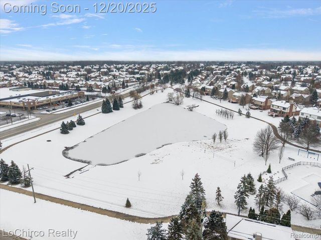 1908 Beaver Creek Drive, Rochester, MI 48307