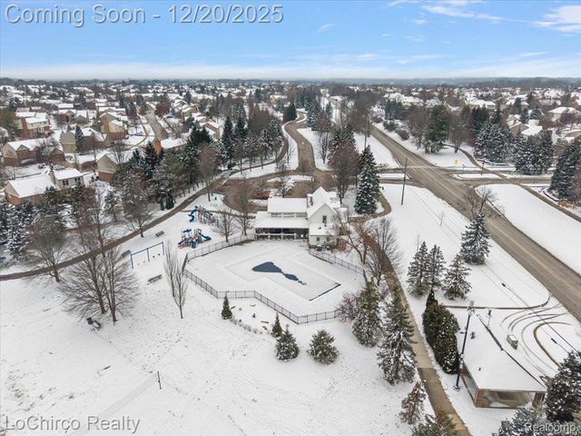 1908 Beaver Creek Drive, Rochester, MI 48307