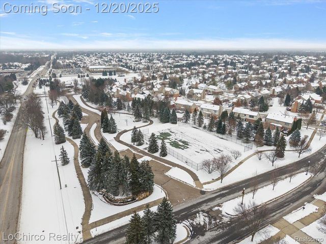 1908 Beaver Creek Drive, Rochester, MI 48307