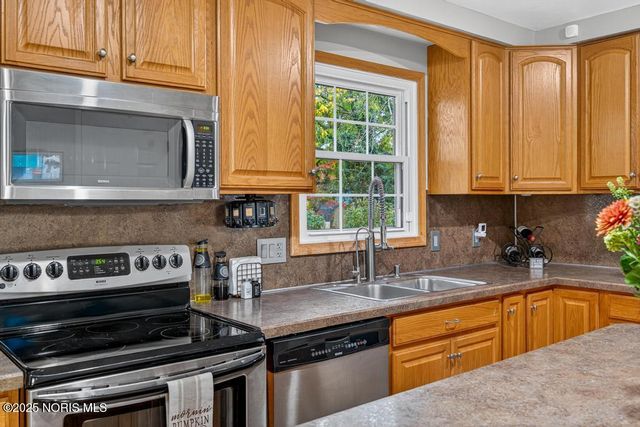 538 Cambridge Park, Maumee, OH 43537