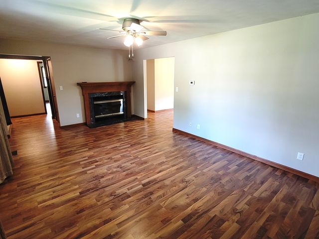 509 WILLOW Place, Salem, IL 62881