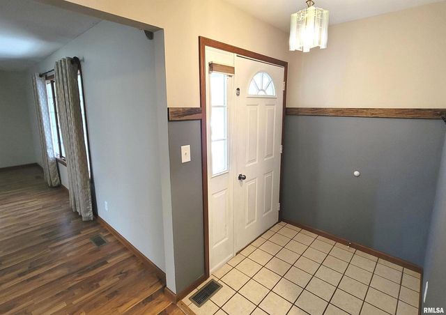 509 WILLOW Place, Salem, IL 62881