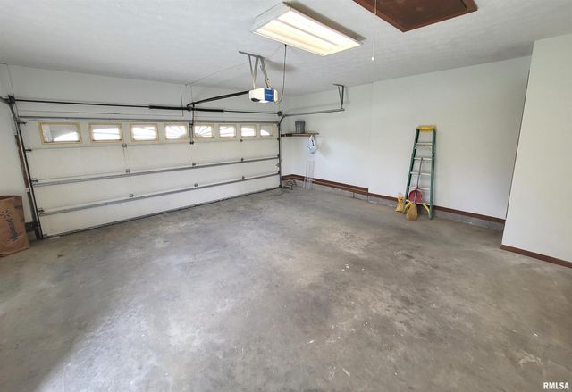 509 WILLOW Place, Salem, IL 62881