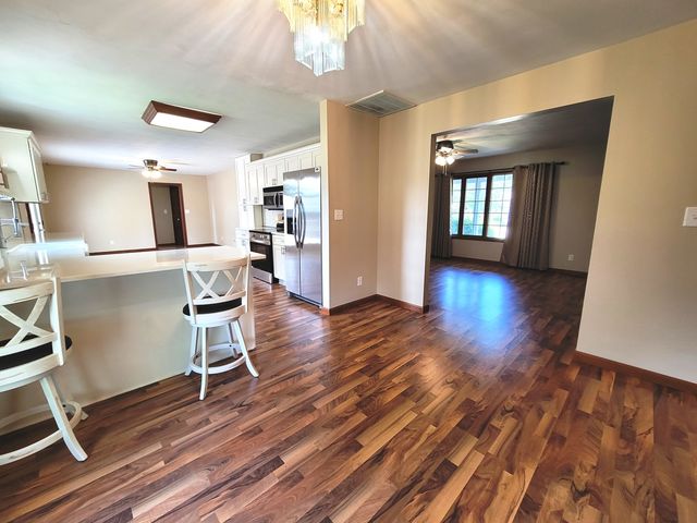 509 WILLOW Place, Salem, IL 62881