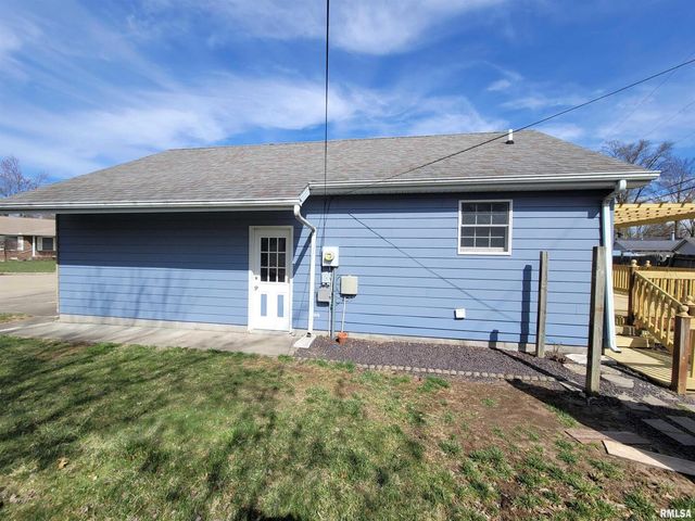 509 WILLOW Place, Salem, IL 62881