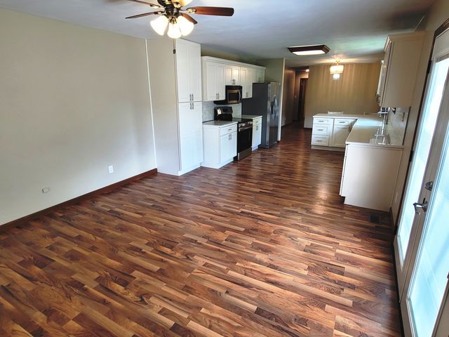 509 WILLOW Place, Salem, IL 62881