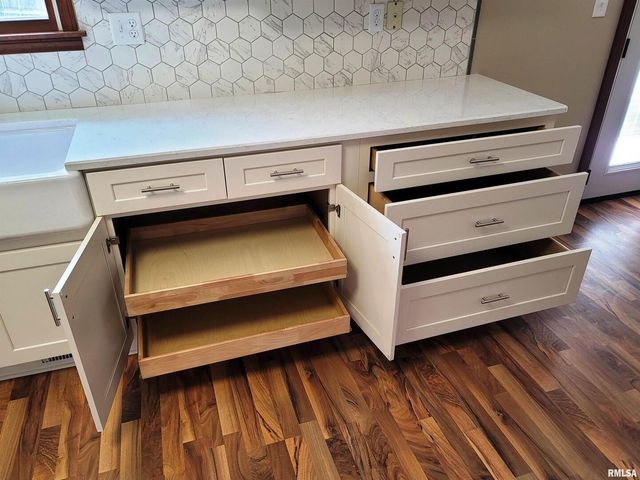 509 WILLOW Place, Salem, IL 62881