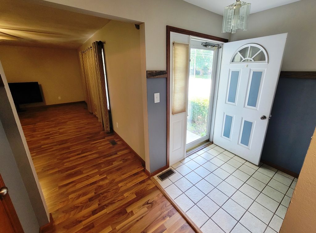Image 24 of property listing at 509 WILLOW Place, Salem, IL 62881
