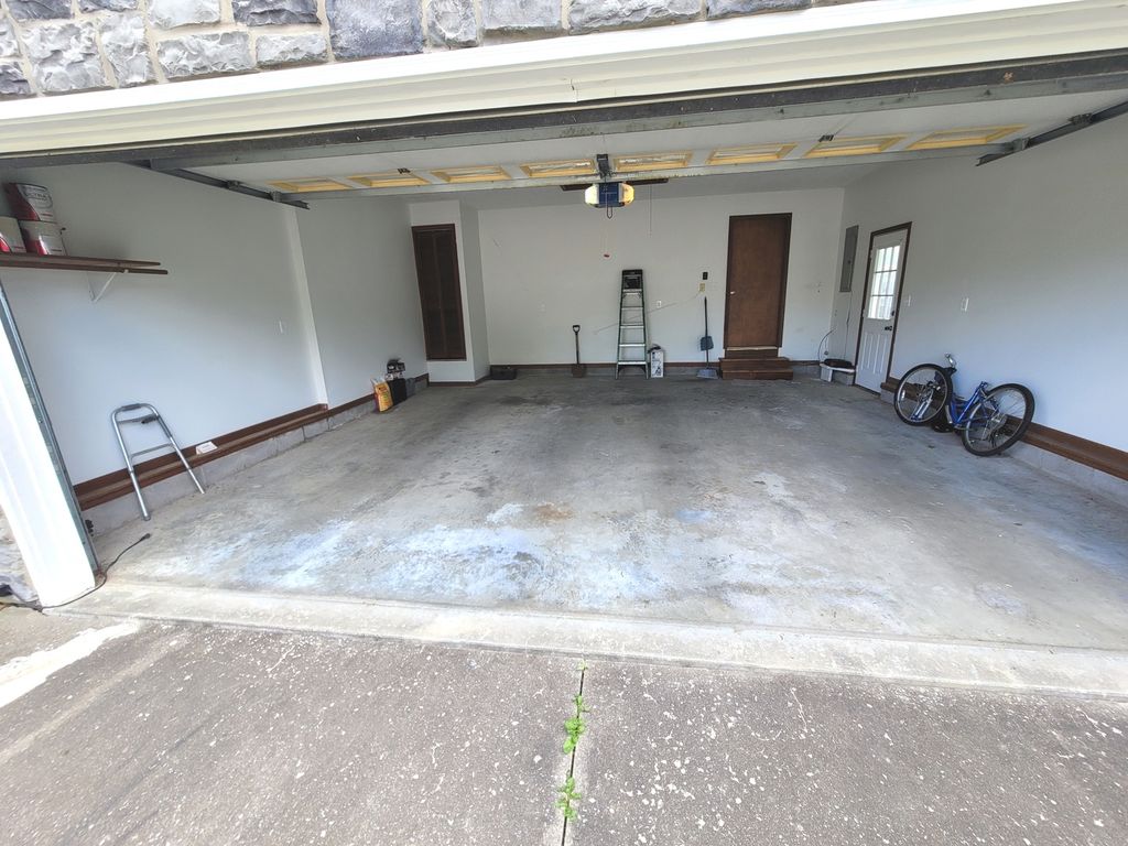 Image 28 of property listing at 509 WILLOW Place, Salem, IL 62881
