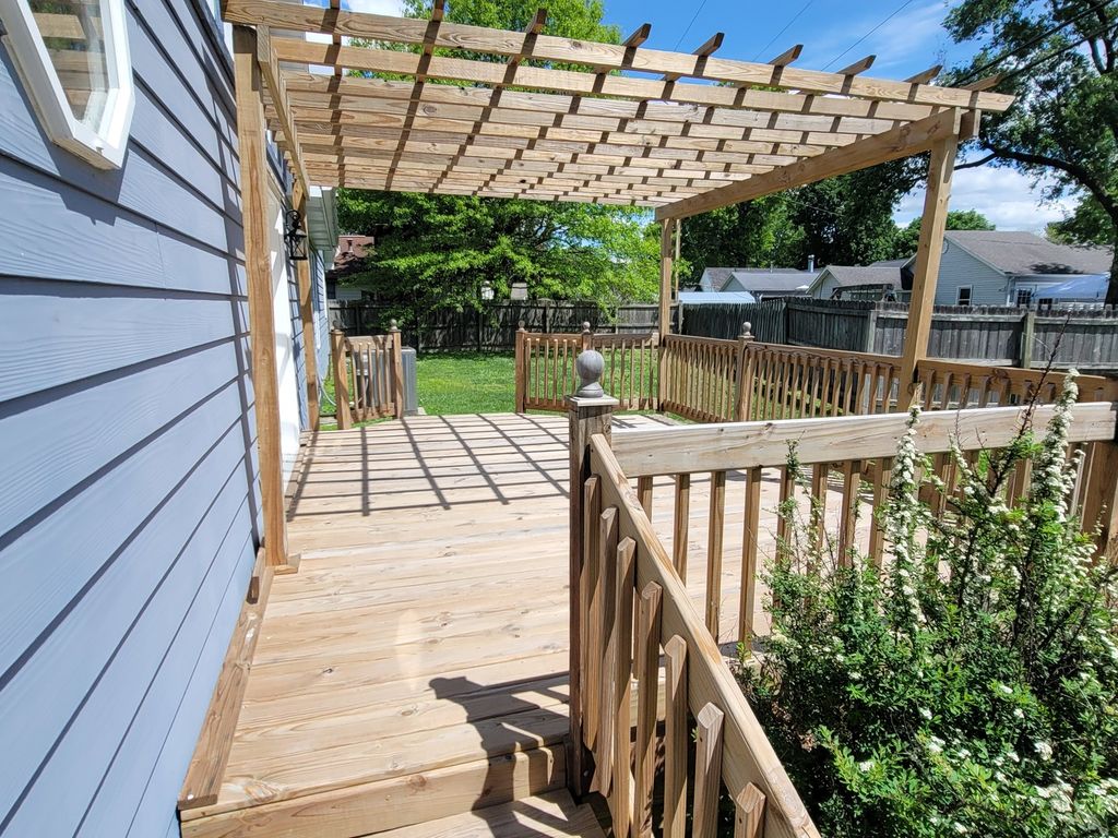 Image 30 of property listing at 509 WILLOW Place, Salem, IL 62881
