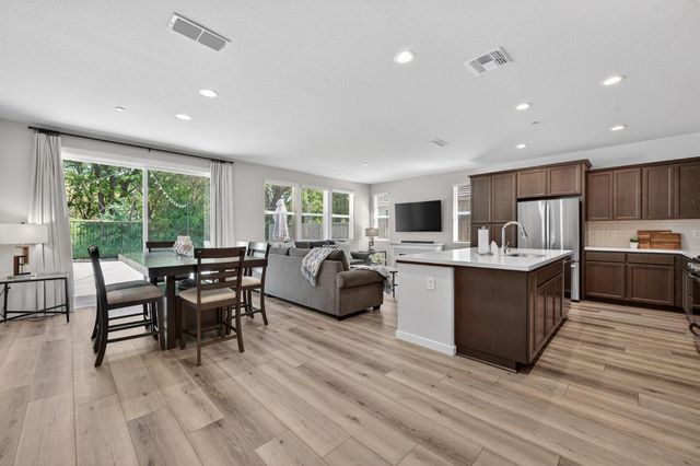 757 Pacific Grove Way, Plumas Lake, CA 95961