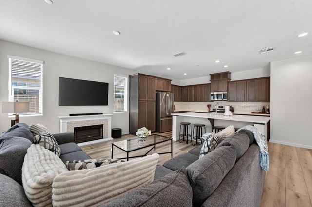 757 Pacific Grove Way, Plumas Lake, CA 95961