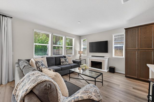 757 Pacific Grove Way, Plumas Lake, CA 95961