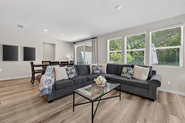 757 Pacific Grove Way, Plumas Lake, CA 95961