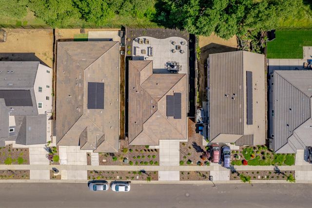 757 Pacific Grove Way, Plumas Lake, CA 95961