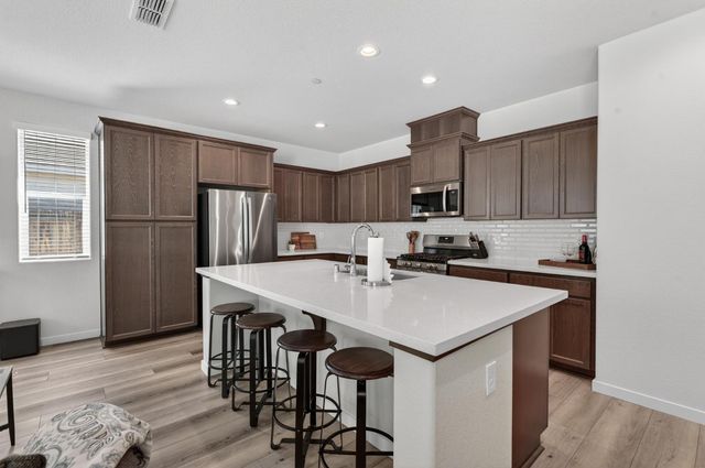 757 Pacific Grove Way, Plumas Lake, CA 95961