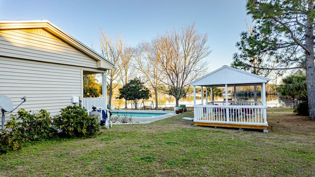 402 Knott Drive, Eutawville, SC 29048