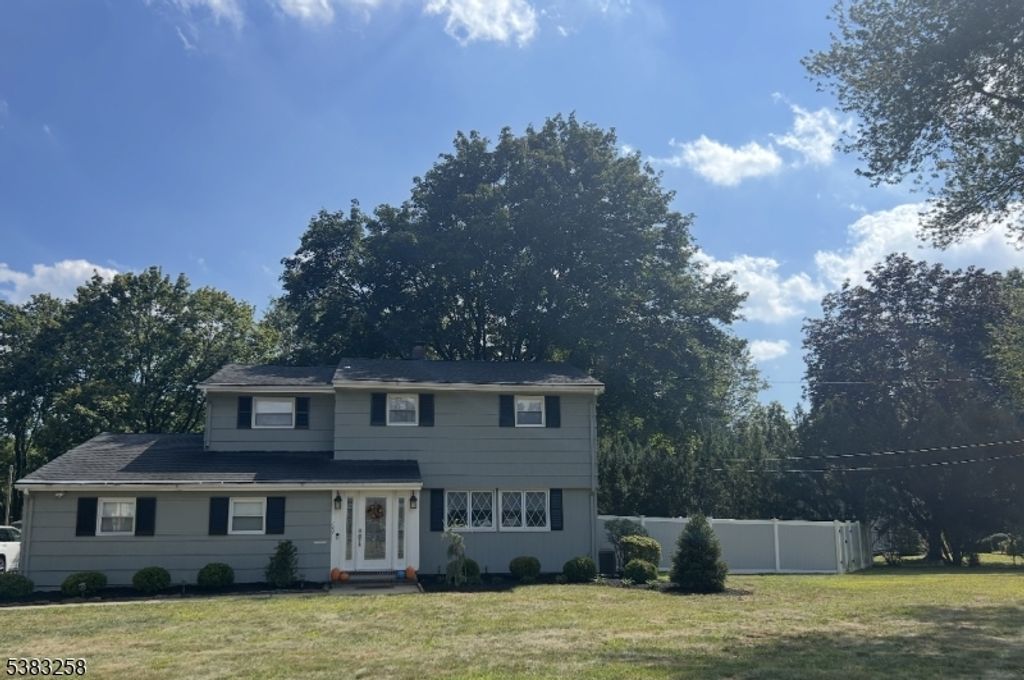 107 Fairway Dr, East Hanover Twp., NJ 07936