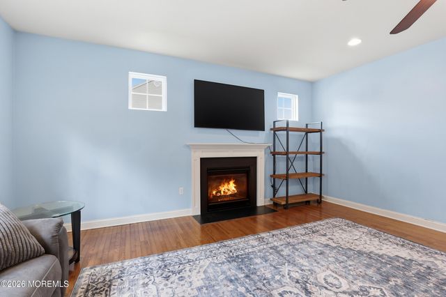 4 Firenze Road, Jackson, NJ 08527