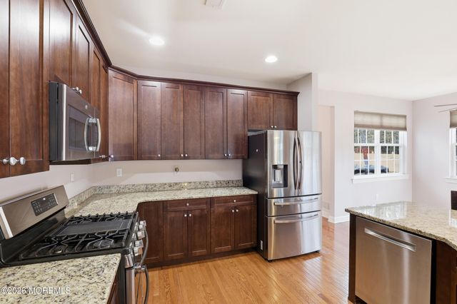 4 Firenze Road, Jackson, NJ 08527