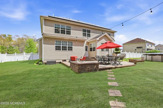 4 Firenze Road, Jackson, NJ 08527