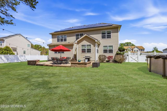 4 Firenze Road, Jackson, NJ 08527