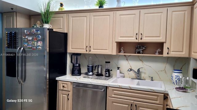 4001 Hillcrest Dr 705, Hollywood, FL 33021