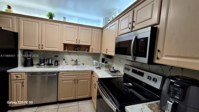 4001 Hillcrest Dr 705, Hollywood, FL 33021