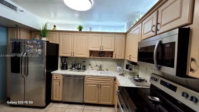 4001 Hillcrest Dr 705, Hollywood, FL 33021