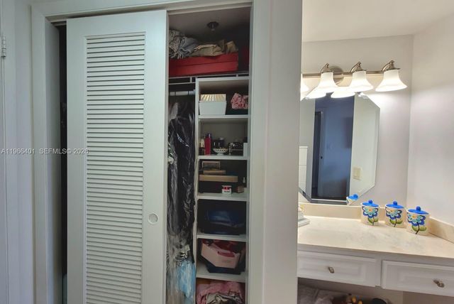 4001 Hillcrest Dr 705, Hollywood, FL 33021