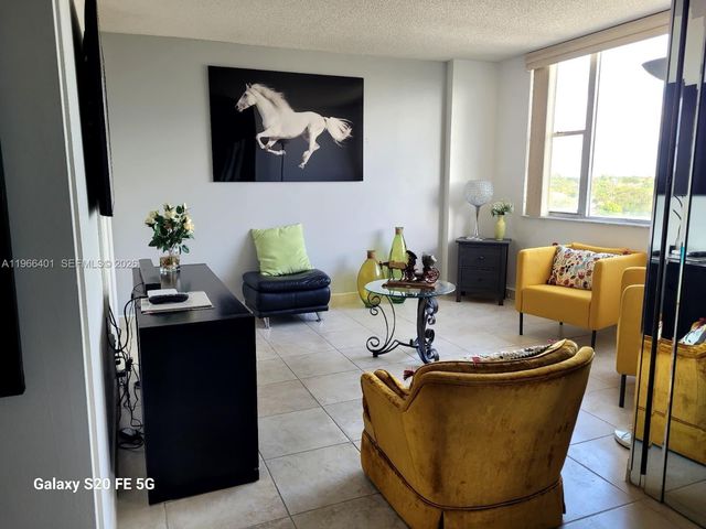 4001 Hillcrest Dr 705, Hollywood, FL 33021