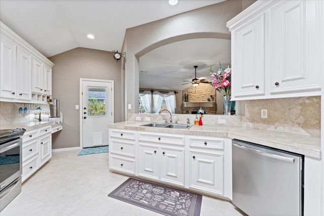 3721 Poets Court, Montgomery, TX 77356