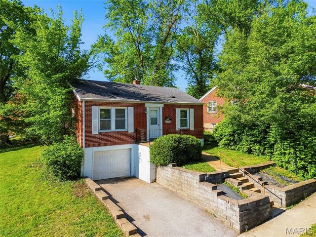 10330 Oak Avenue, St Louis, MO 63114