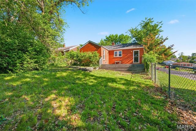 10330 Oak Avenue, St Louis, MO 63114