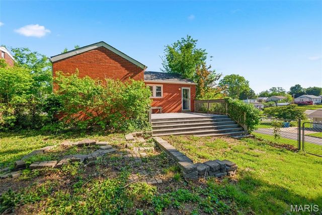 10330 Oak Avenue, St Louis, MO 63114