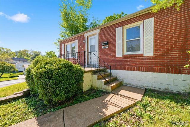 10330 Oak Avenue, St Louis, MO 63114