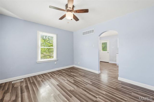 10330 Oak Avenue, St Louis, MO 63114