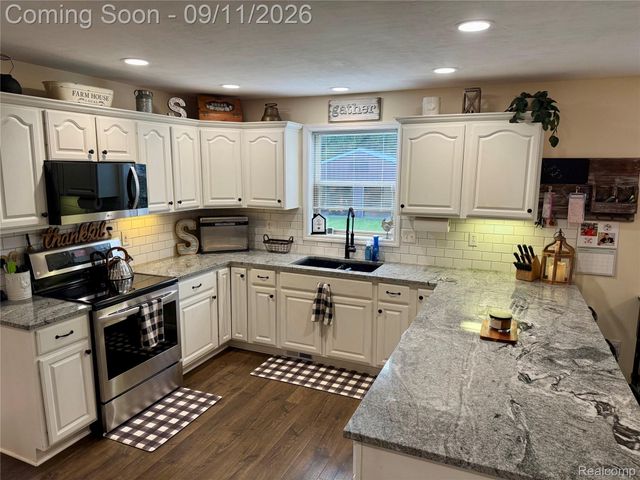 3301 Pine Bluff Court, Oregon Township, MI 48421