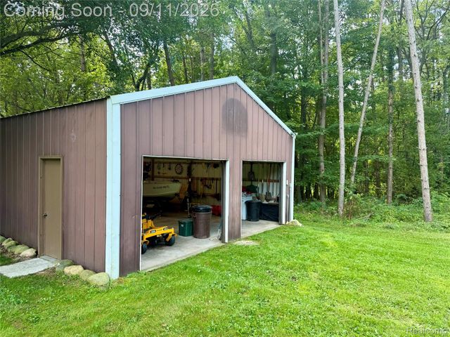 3301 Pine Bluff Court, Oregon Township, MI 48421